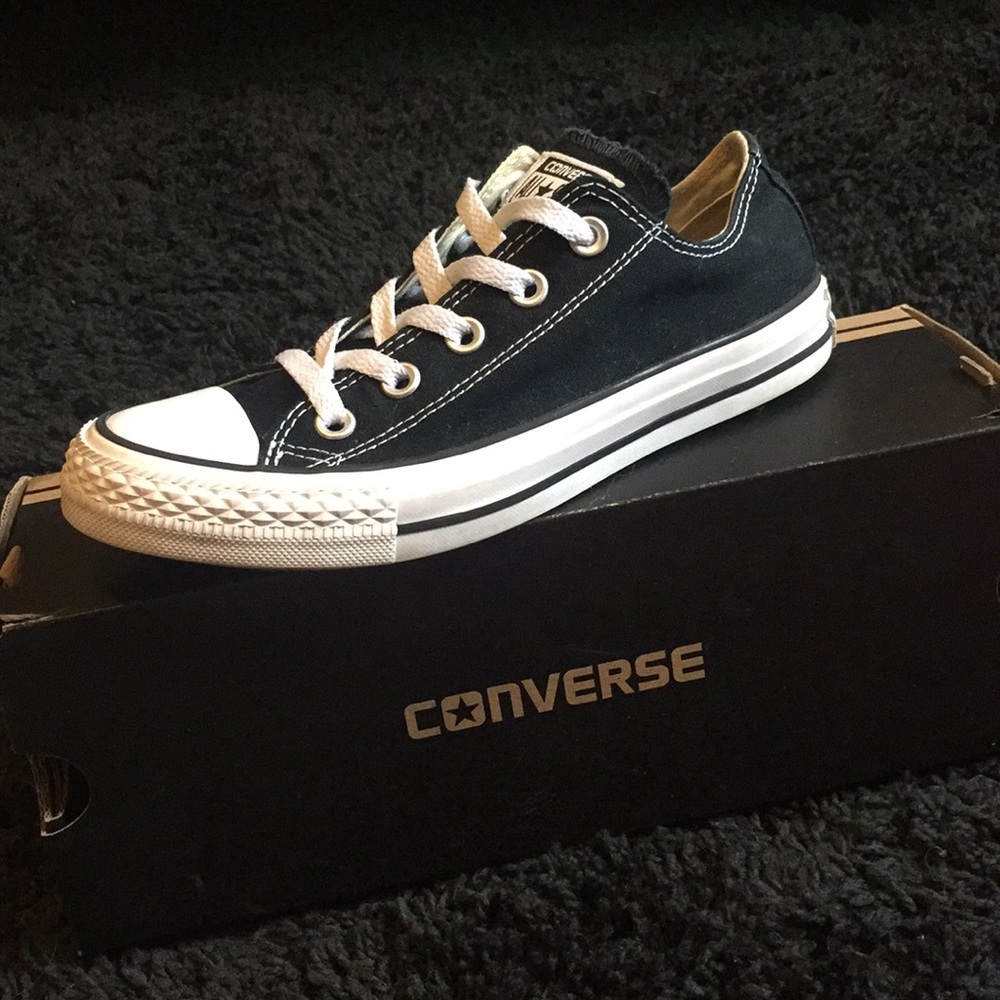 Unisex converse 😻👏🏼 They are 4 men & 6 women